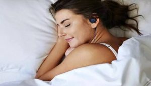 Ini 5 Bahaya Menggunakan Earphone saat Tidur