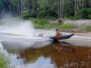 BERITA FOTO: Balap Kelotok di Desa Magantis