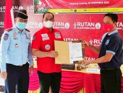 Kakanwil Kemenkumham Kalteng Serahkan Remisi Natal 37 WBP Rutan Tamiang Layang