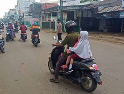 Personel Polsek Dusun Tengah Atur Lalu Lintas Atasi Kemacetan Pagi Hari