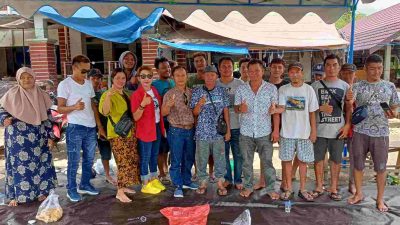 Dewi Sartika Beri Bantuan Tenda ke Juru Parkir Pasar Tamiang Layang