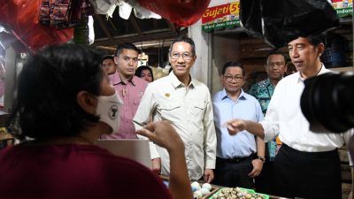 Presiden Jokowi Cek Harga Pangan di Pasar Menteng Pulo