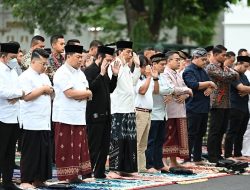 Presiden dan Ibu Iriana Salat Iduladha Bersama Masyarakat di Istana Yogyakarta