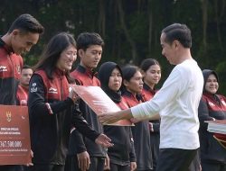 Presiden Jokowi Serahkan Bonus Bagi Peraih Medali di SEA Games Kamboja