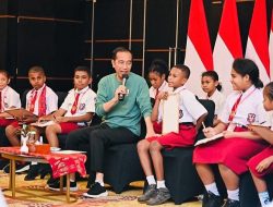 Jumpa Anak-Anak Papua, Presiden Jokowi Berikan Kuis Matematika Berhadiah Sepeda