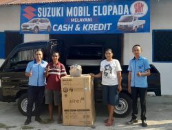 Dealer Suzuki Mobil Elopada Serahkan Mobil ke Pembeli Pertama