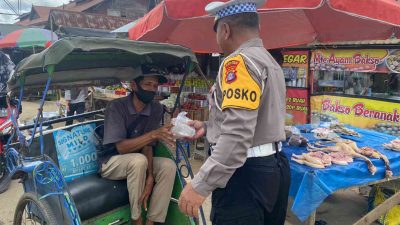 Satlantas Polres Barito Timur Gelar Aksi Jumat Berkah ke Tukang Becak dan Kuli Angkut