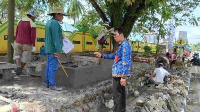 Dinas PUPR Perkim Barito Timur Tata Taman di Depan SDN 3 Tamiang Layang