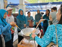 Dinas Perikanan Barito Timur Latih Ibu-ibu PKK Bikin Abon dari Ikan Patin