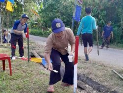 Meriahkan Hari Kemerdekaan, Karang Taruna Desa Ampari Bantu Pemdes Pasang Umbul-Umbul