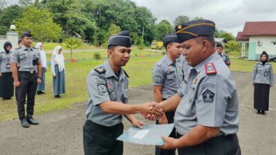 Rutan Tamiang Layang Gelar Apel Penyematan Kenaikan Pangkat Pegawai