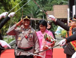 Polres Barito Timur Gelar Upacara Farewell untuk AKBP Viddy Dasmasela