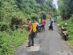 Pemdes Pulau Patai Gelar Jumat Bersih, Tambal Jalan dan Bersihkan Bahu Jalan