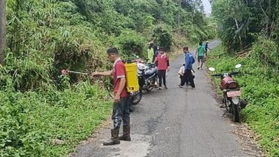 Pemdes Pulau Patai Gelar Jumat Bersih, Tambal Jalan dan Bersihkan Bahu Jalan