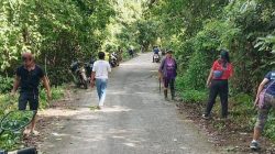 Karang Taruna Desa Pinang Tunggal Gelar Gotong Royong Bersihkan Bahu Jalan