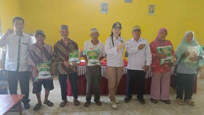 Warga Desa Wuran Terima 100 Paket Bantuan Pangan dari Gubernur Kalteng