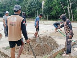 Karang Taruna Desa Tangkan Gotong Royong Bangun Lapangan Voli untuk Turnamen HUT Desa
