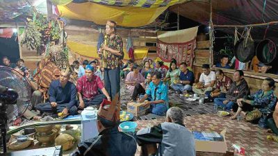 Netek Tumpang Liura Tandai Dimulainya Ritual Buntang Hajat Keluarga Bunan Nataloto