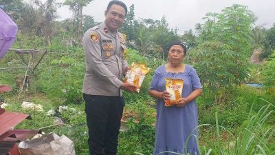 Polsek Dusun Timur Bantu Petani di Tamiang Layang dengan Benih Jagung