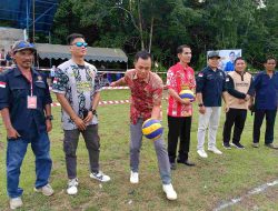 Camat Paju Epat Resmi Buka Turnamen Bola Voli Terbuka Karang Taruna Patis Mayung di Desa Murutuwu