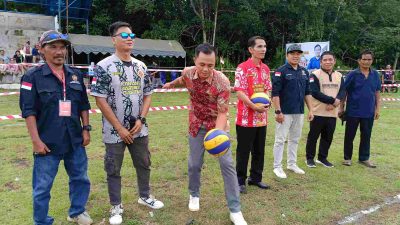 Camat Paju Epat Resmi Buka Turnamen Bola Voli Terbuka Karang Taruna Patis Mayung di Desa Murutuwu