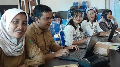 Diskominfosantik Barito Timur Latih Anggota KIM Ciptakan Konten Media Sosial