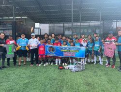 SIWO PWI Kalteng Salurkan Jersey dan Peralatan Olahraga ke SSB Supel Kapuas