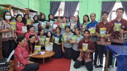 Pesona Puisi SMAN 1 Paju Epat Donasikan 20 Buku ke Perpustakaan Daerah