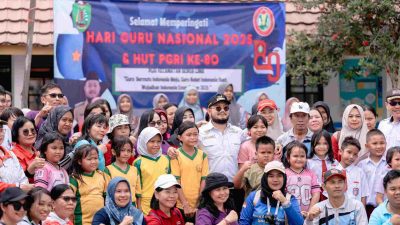 Wabup Barito Timur Hadiri dan Serahkan Bantuan Pribadi Peringatan Hari Guru di Benua Lima